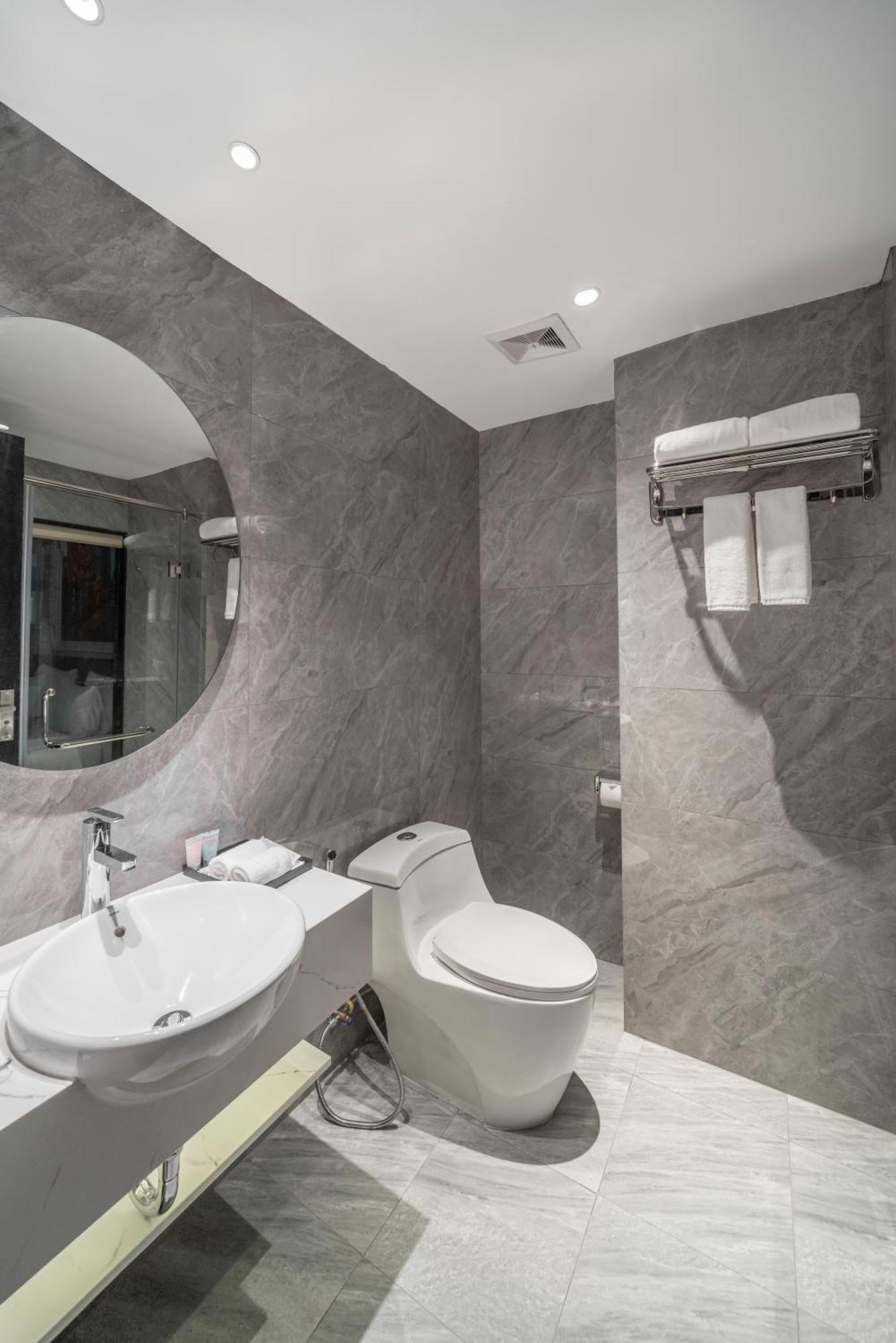 Hotel Luxe Paradise Premium Pham Hong Thai Hanoï