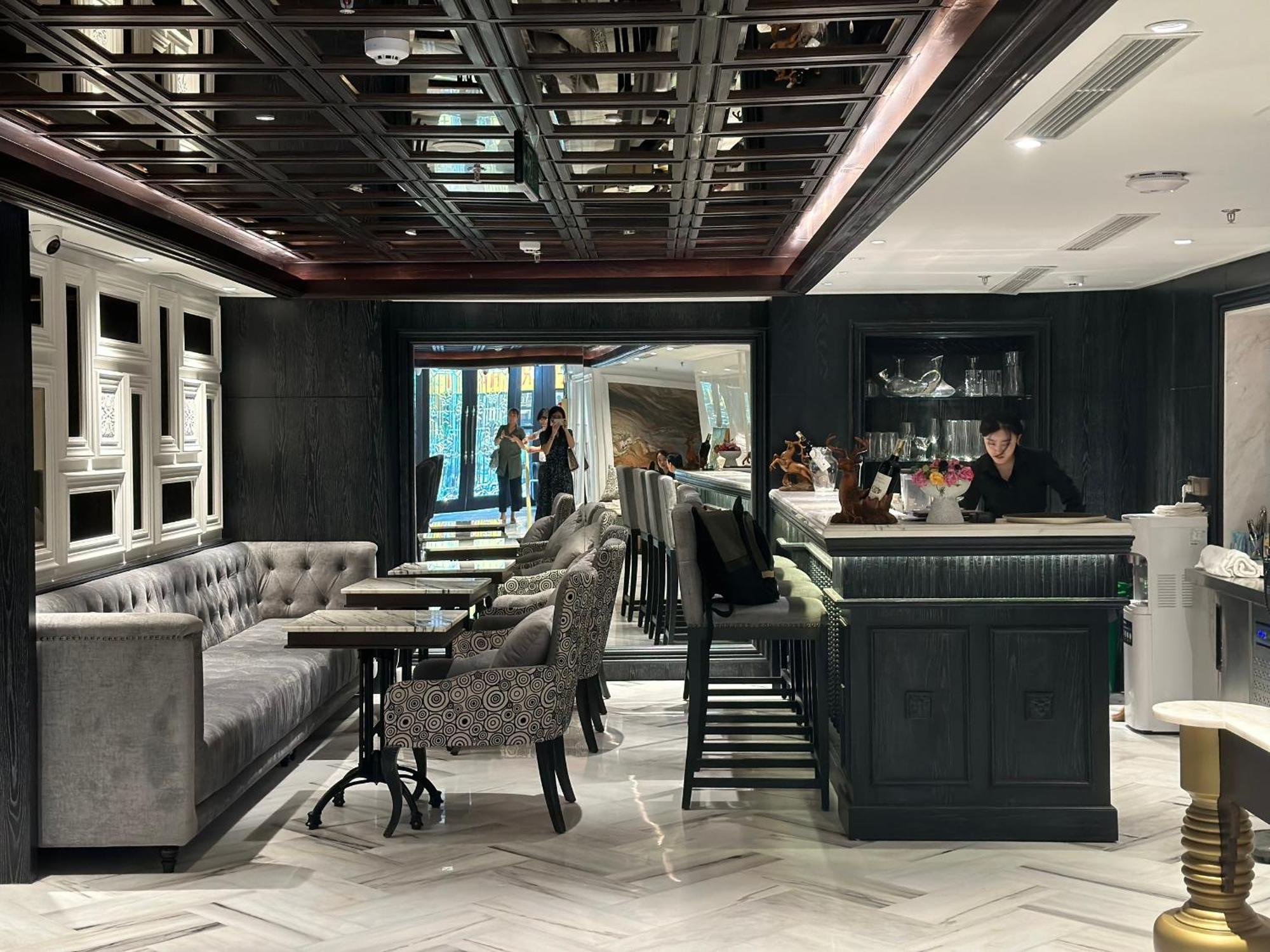 Luxe Paradise Premium Pham Hong Thai Hanoï