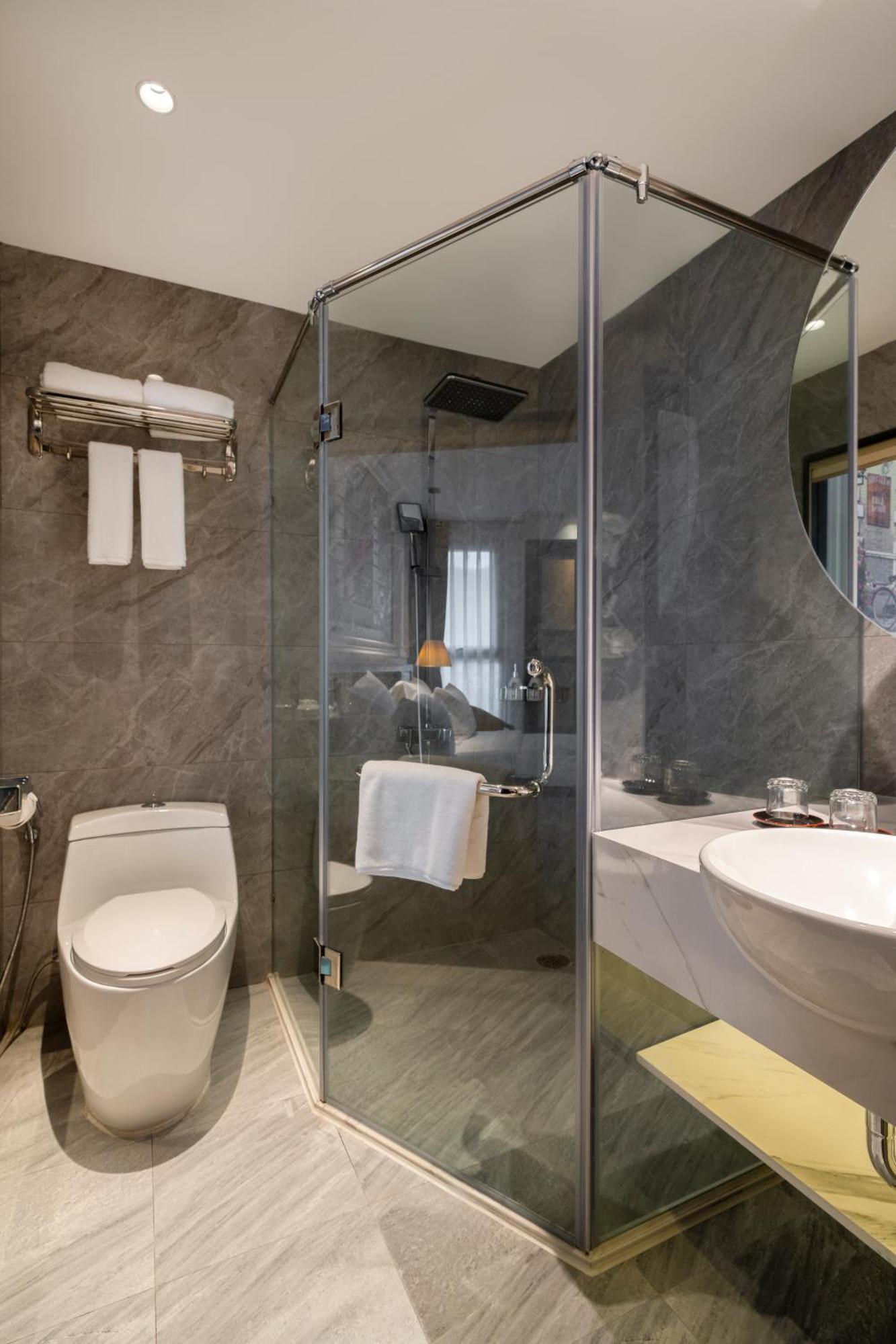 Luxe Paradise Premium Pham Hong Thai होटल 4*